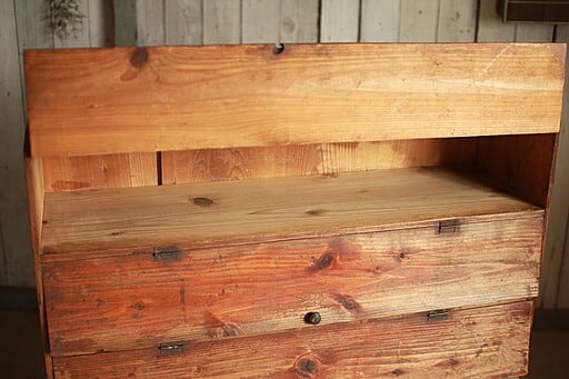 古く味のあるパタパタ扉の木製収納棚　収納棚　食器棚　カップボード　古家具　古道具 古く味のあるパタパタ扉の木製収納棚 | denbee 古道具