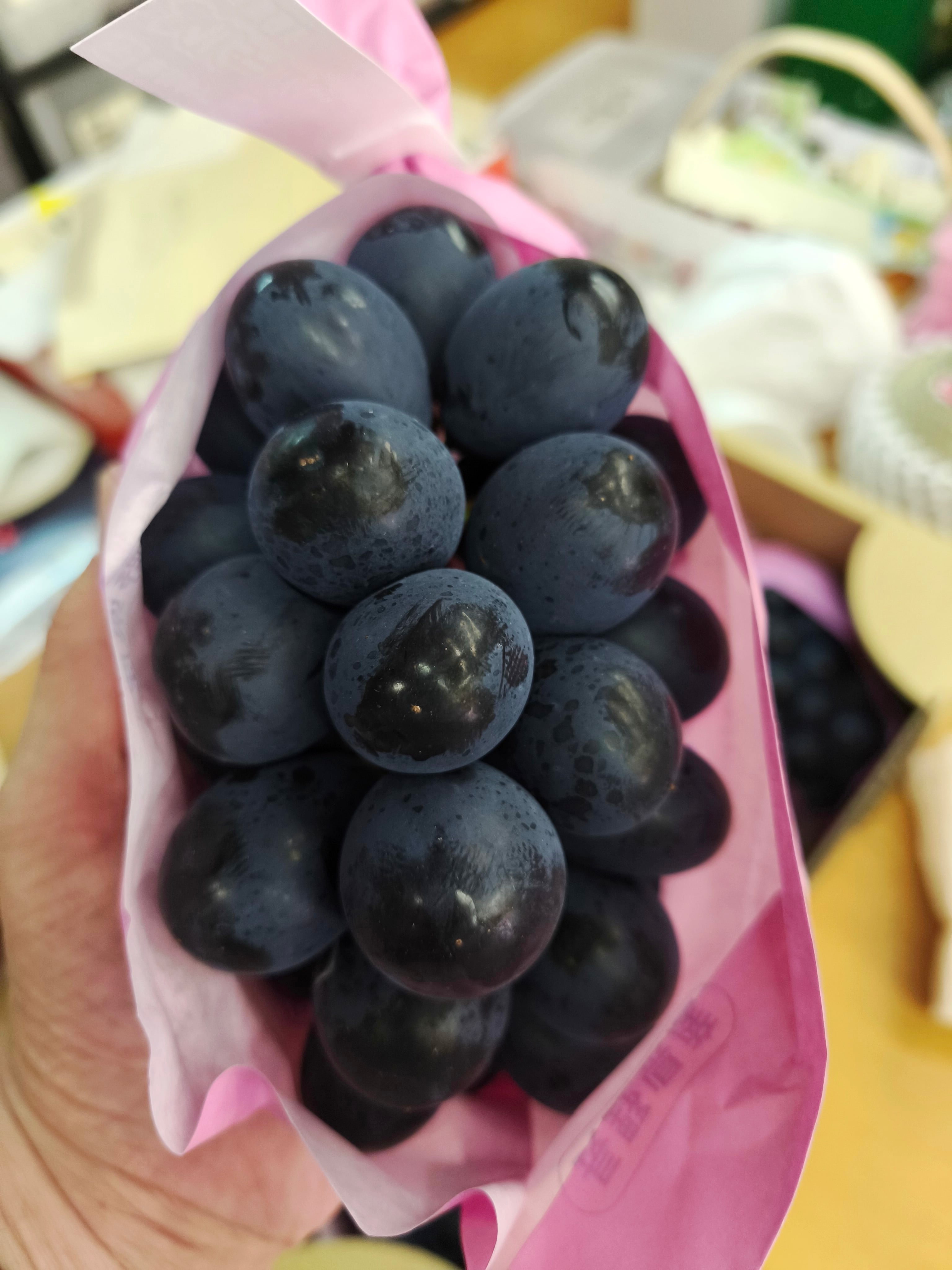 皮ごと食べられて種なしのナガノパープル1房入り【クール便