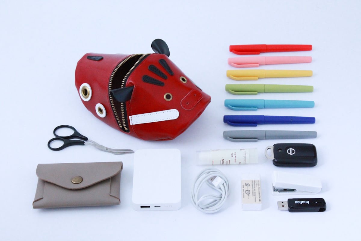 2026年1月1日20時再販予定】体がユラユラ揺れる【赤べこポーチ