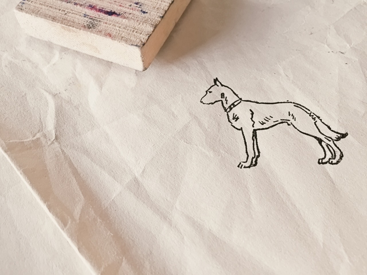 フランス 6c 美しい犬さんとメランコリーな木製スタンプ ヴィンテージ