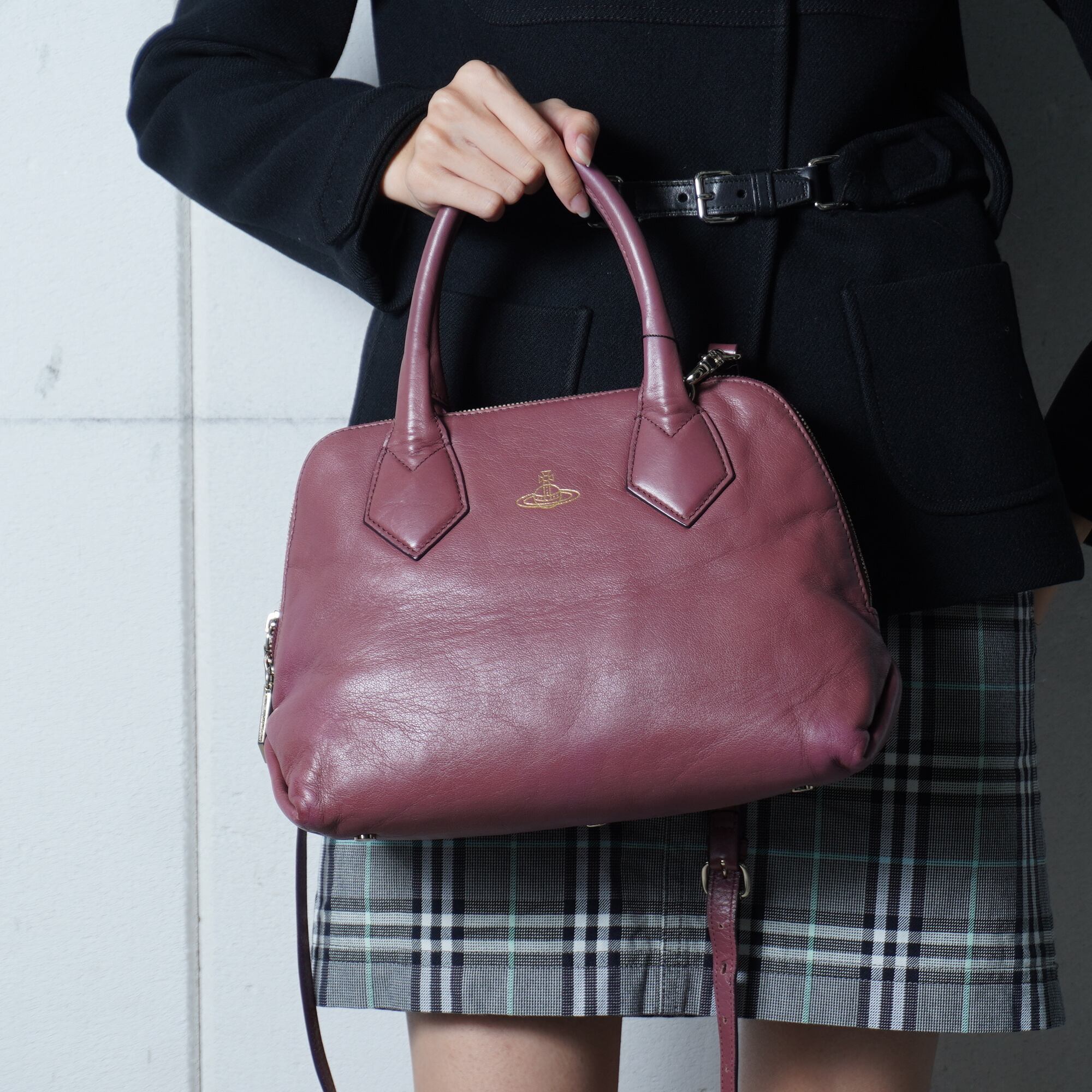 美品✨ヴィヴィアンウエストウッド 2way ハンドバッグ レザー オーブロゴ Vivienne Westwood】ヴィヴィアンウエストウッド ”オーブロゴ”2WAY