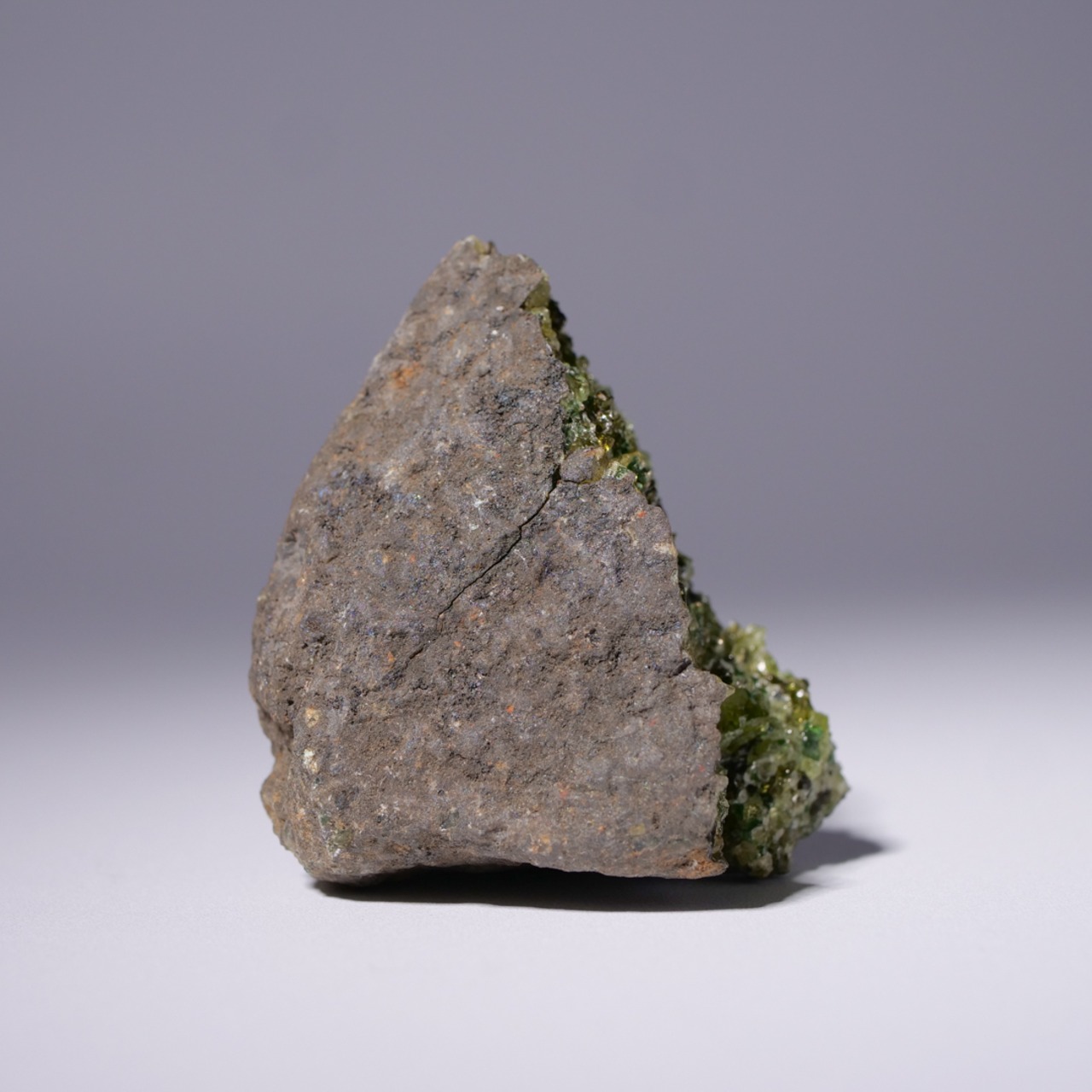 ペリドット オリビン カンラン石【2】/ 原石 標本