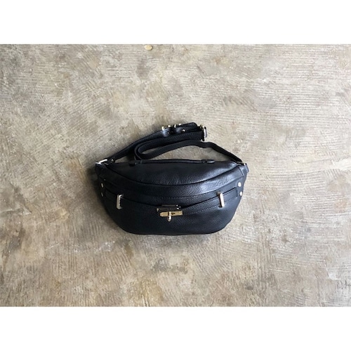 AULENTTI(オウレンティ) Italian Leather Body Bag