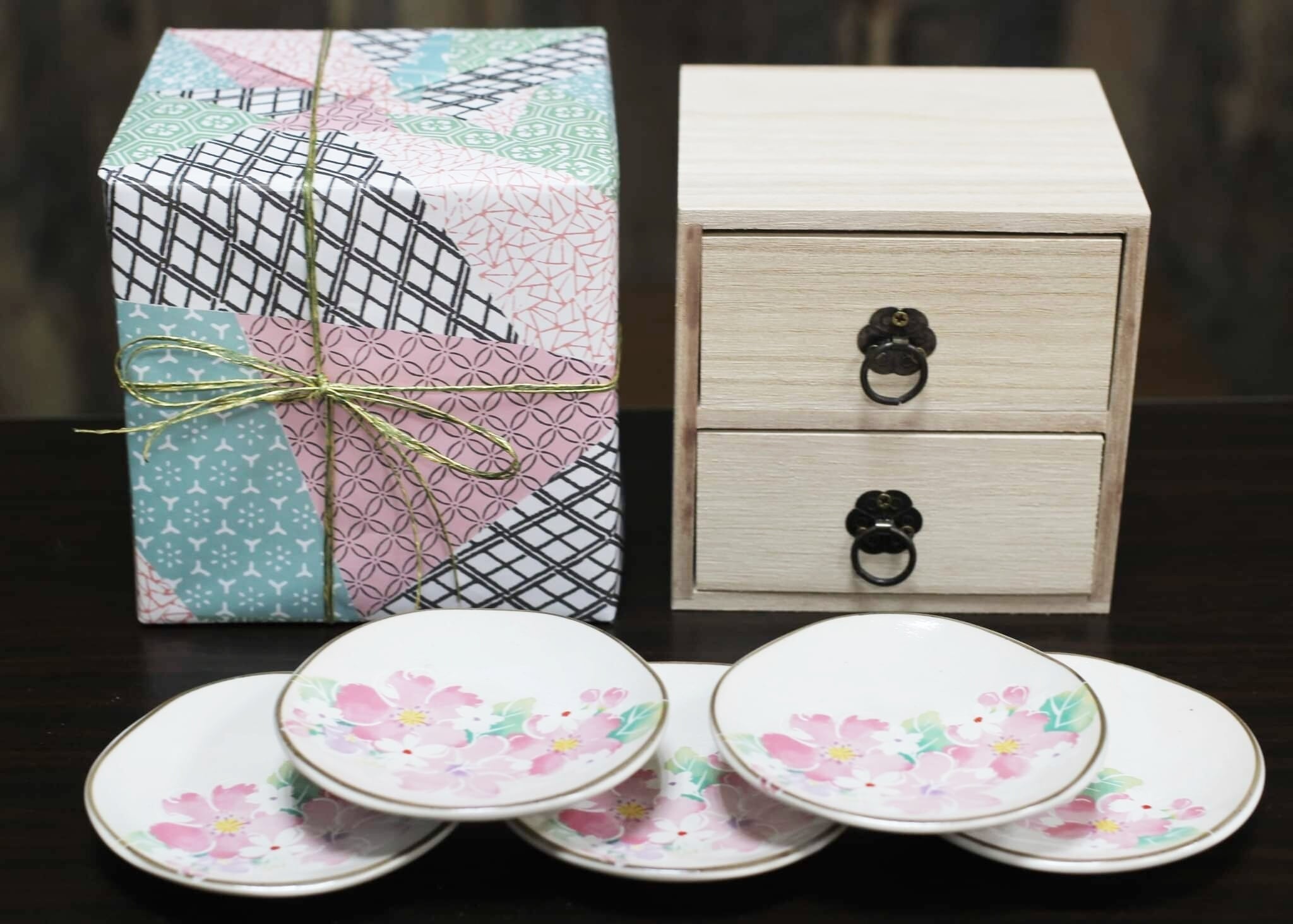 引き出し木箱付き 桜模様の豆皿セット 美濃焼陶器 小皿揃（引出し木箱