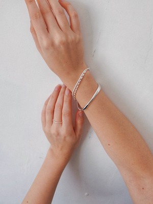 CURVE BANGLE