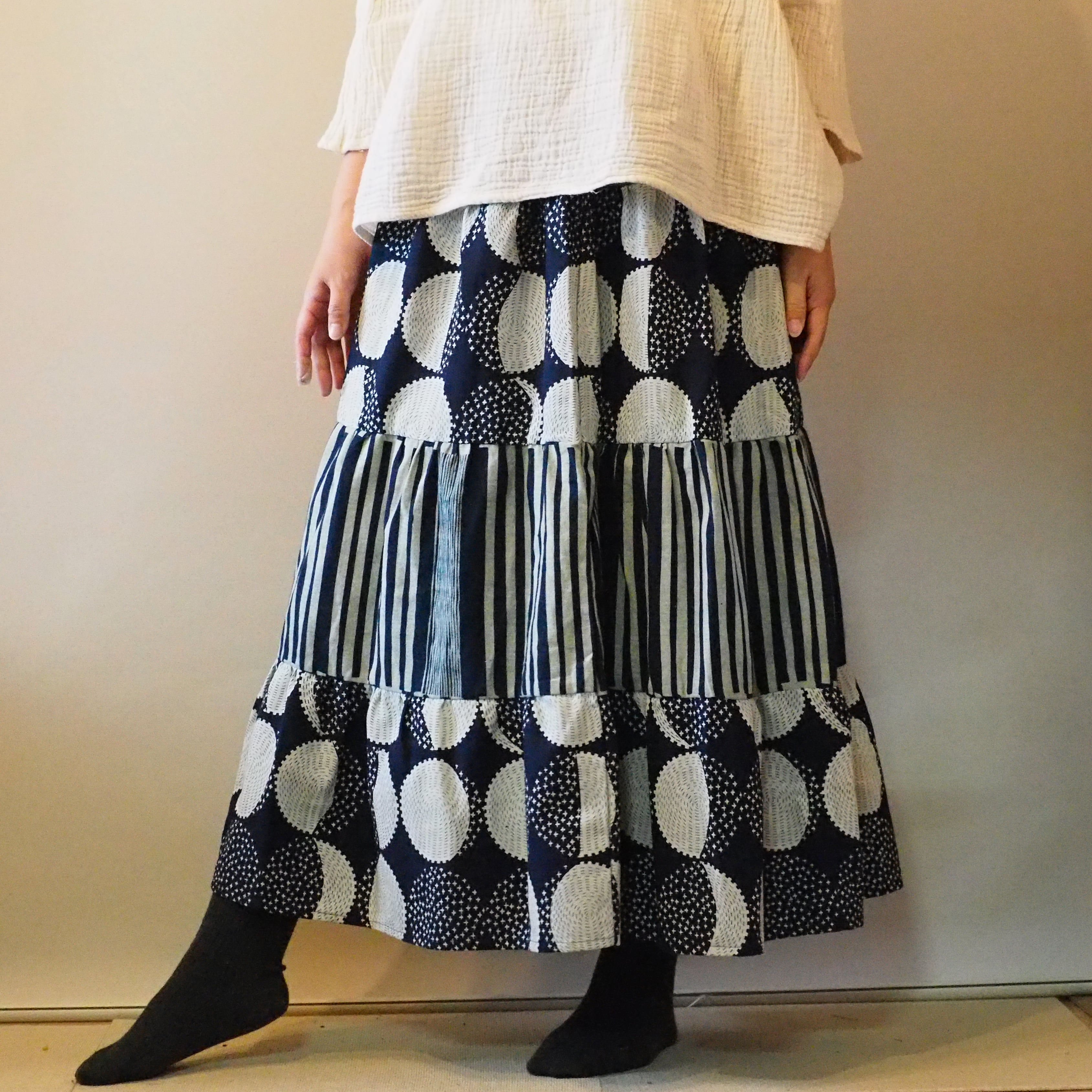 お値下げしました。和傘の柄とパッチワークが可愛いスカート