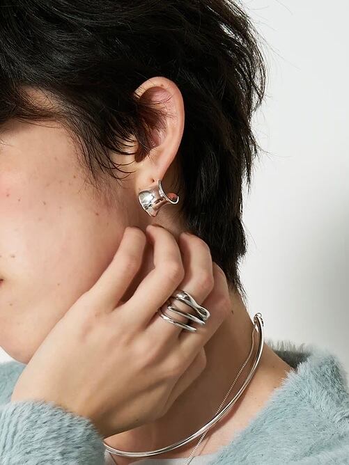 カーブラップピアス|シルバー|CHIGNON