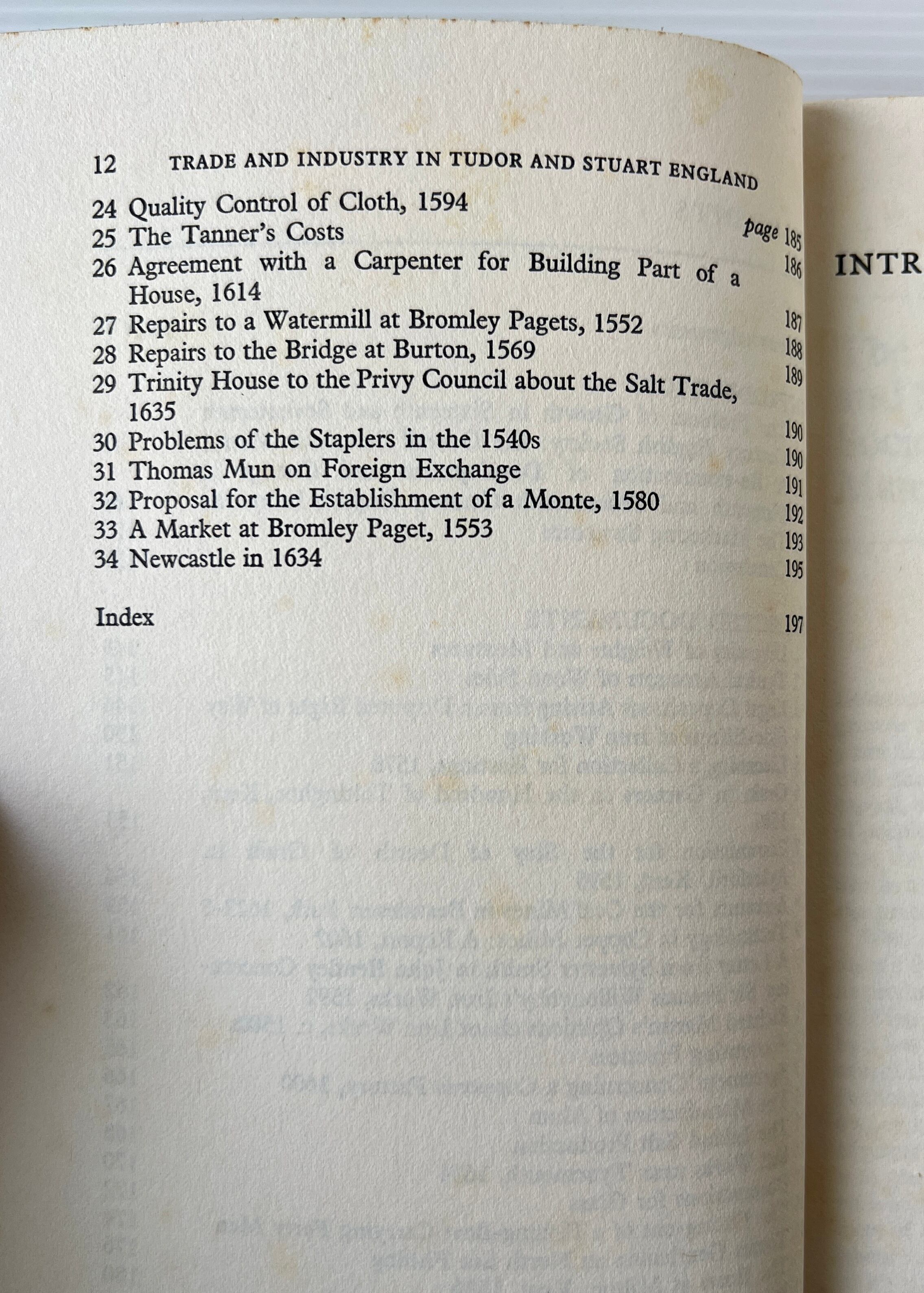 Trade and Industry in Tudor and Stuart England < Historical Problems: Studies and Documents 27> / Sybil M. Jack / George Allen and Unwin