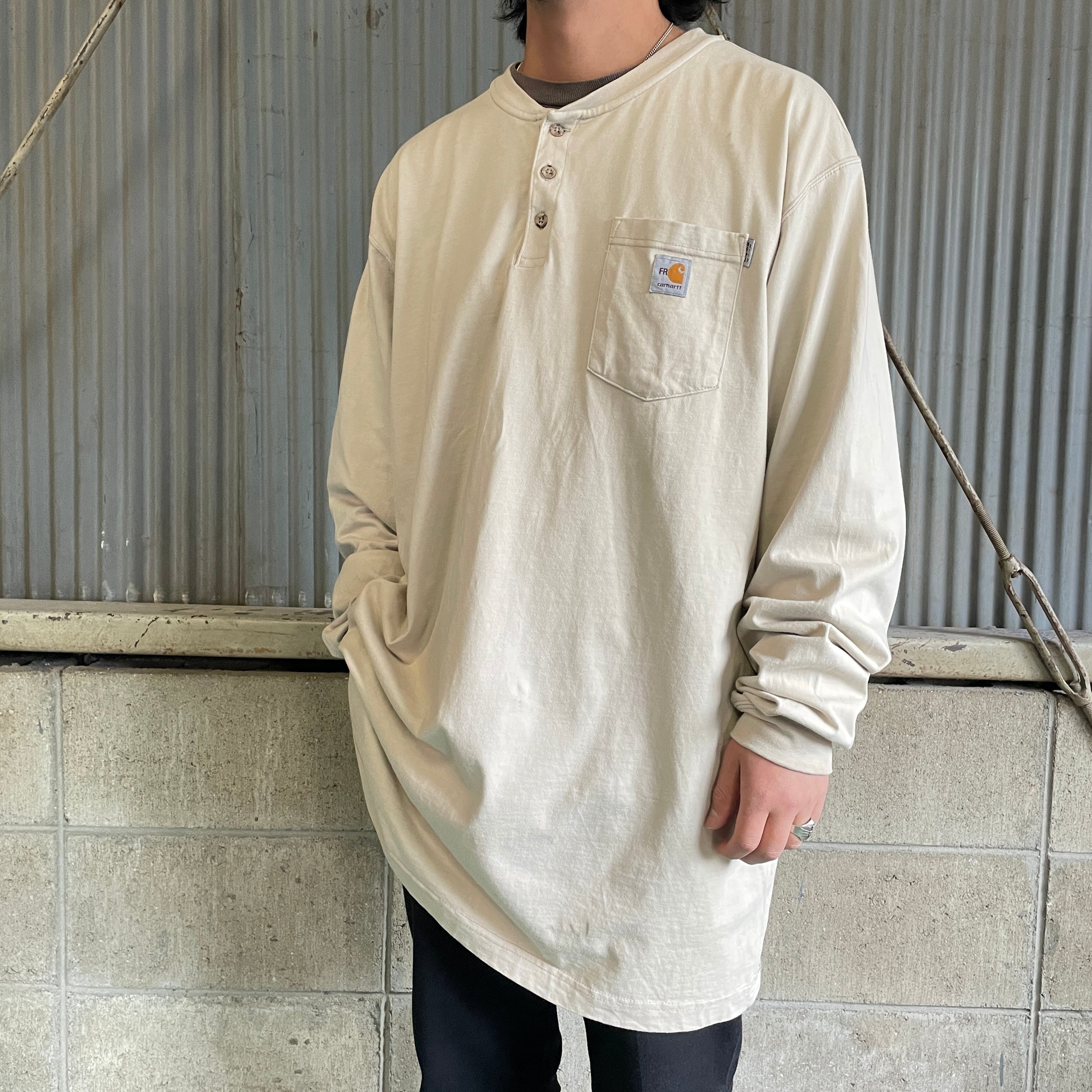 【希少2XLサイズ】carhartt☆プリントデカロゴ　ビックサイズ　ロンT