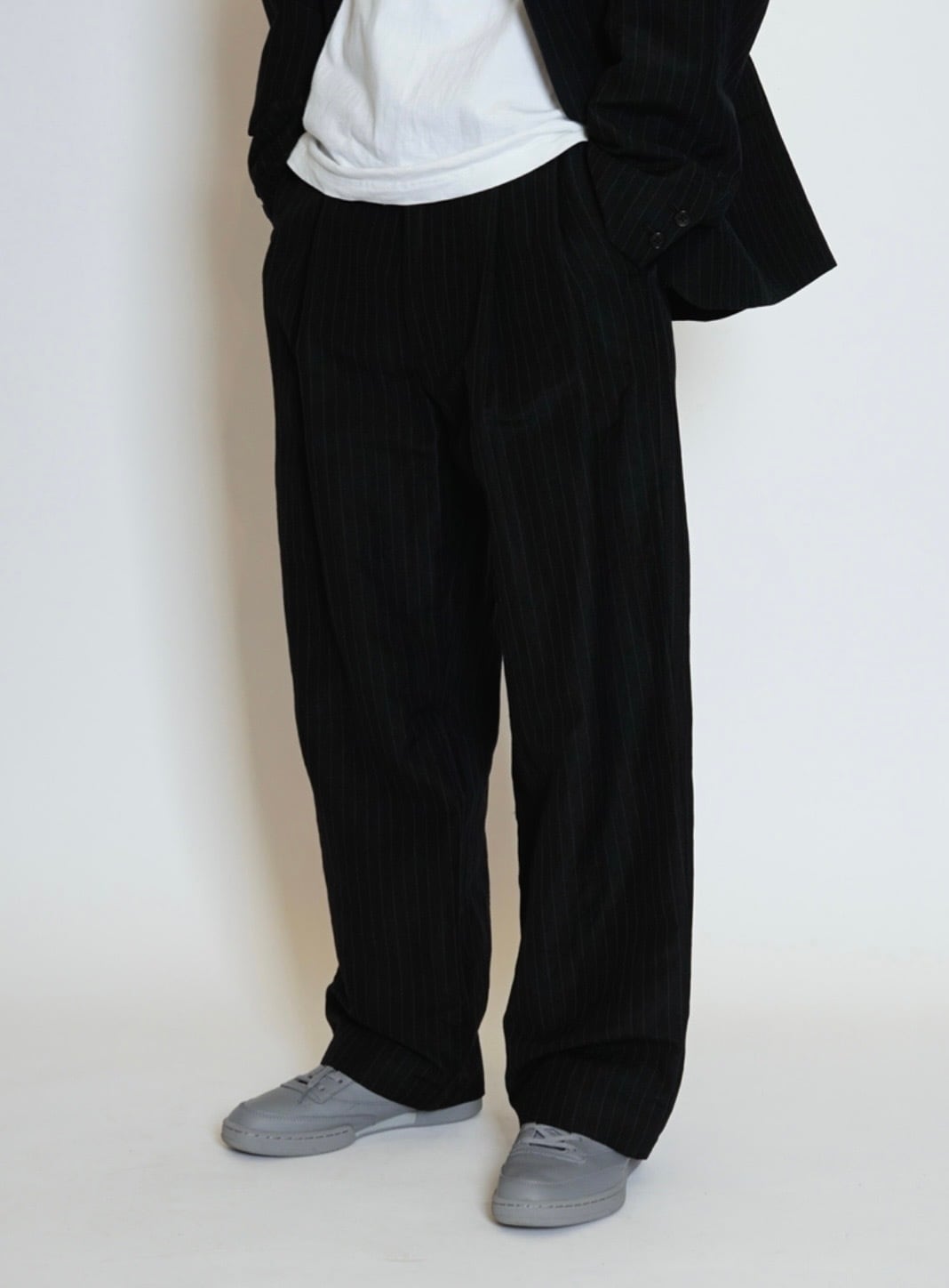 universal products. “ WOOL LINEN 2 TUCK TROUSERS ( Stripe )” | H.inch