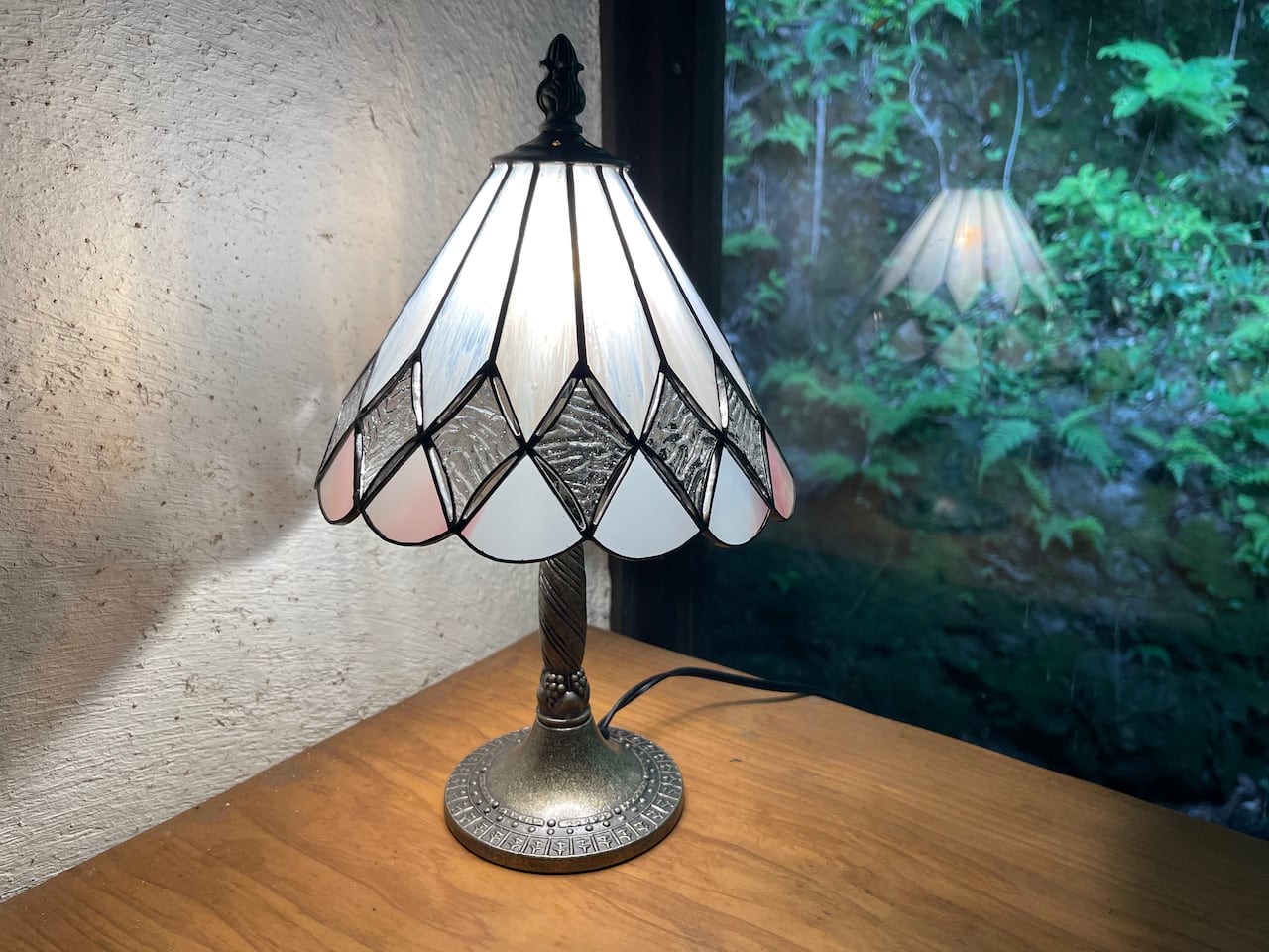 スタンダード・ホワイト（ステンドグラスのテーブルランプ）