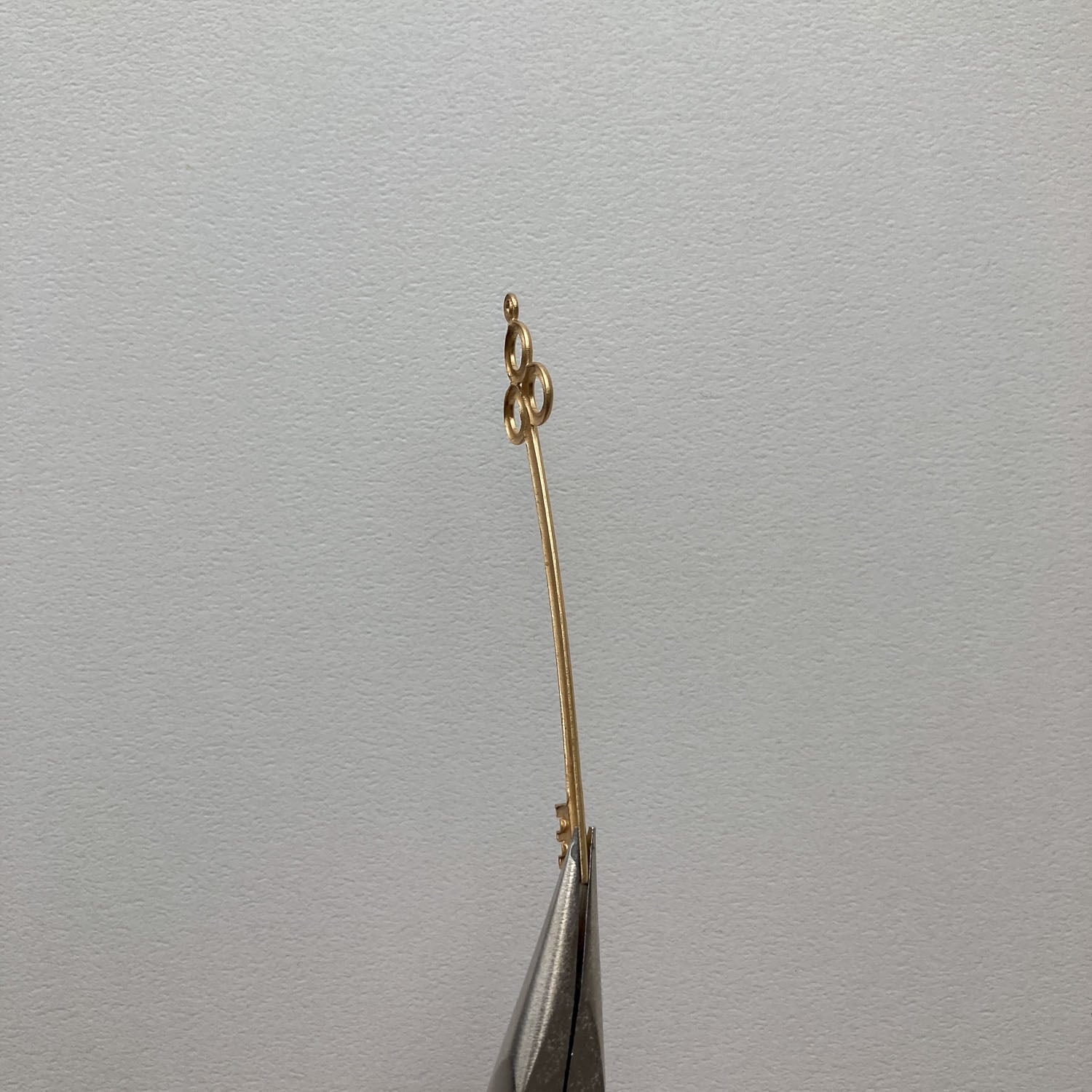 USA真鍮 丸3つの大ぶり鍵チャーム | Dua-アクセサリーパーツショップ