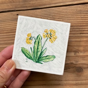 黄色い花模様のタイル