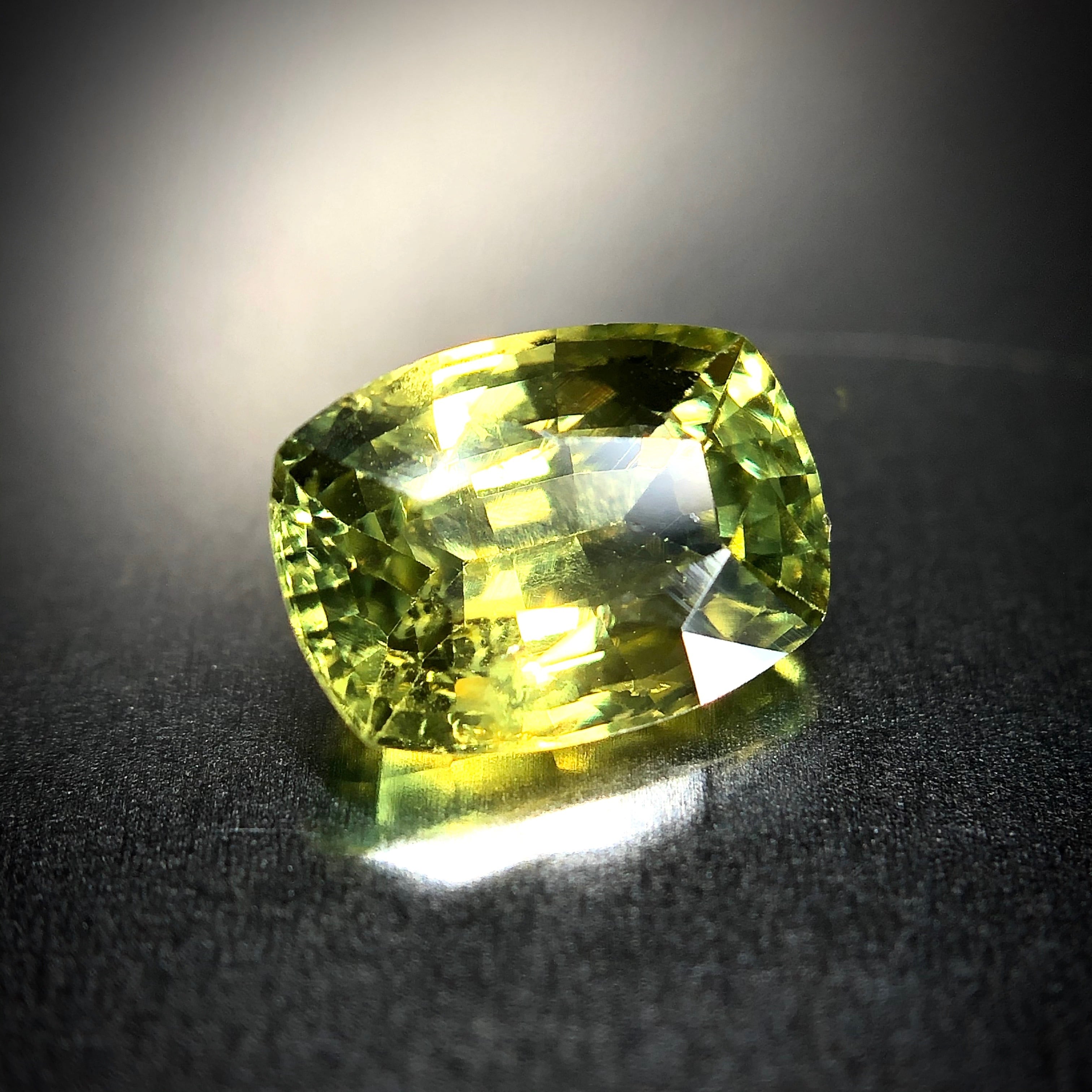 ビビッドなカナリーイエロー 1.49ct 天然 イエローサファイア | Frederick’s Gems&Jewelry powered by BASE