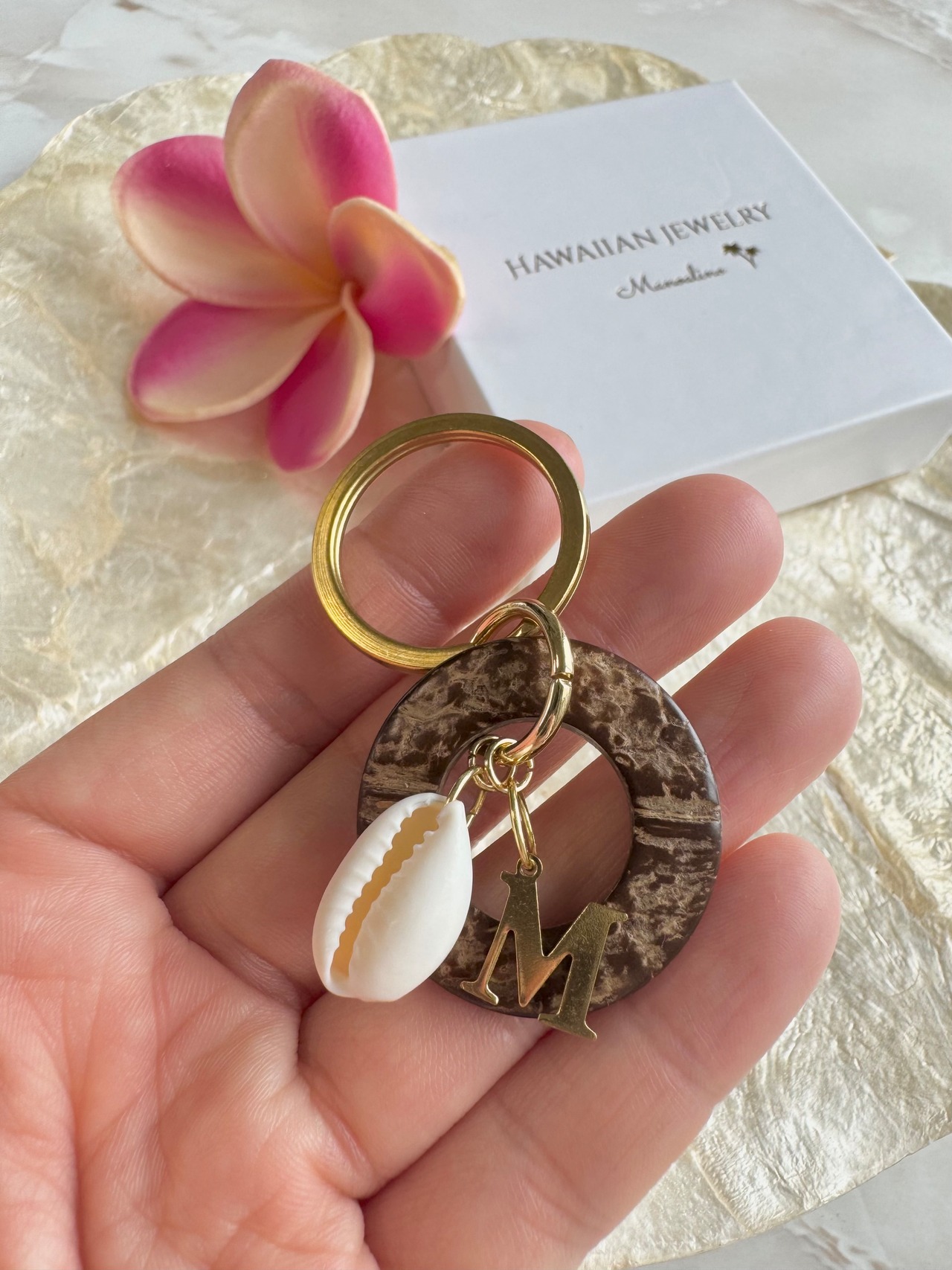 Hawaiian coconut wood initial keyring(ハワイアンココナッツウッドイニシャルキーリング)