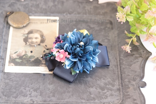 青いダリアと桜のリボンヘアクリップ　卒業式　入学式　結婚式　お出掛け　発表会　ブルー　ネイビー　チュール　リボン髪飾り