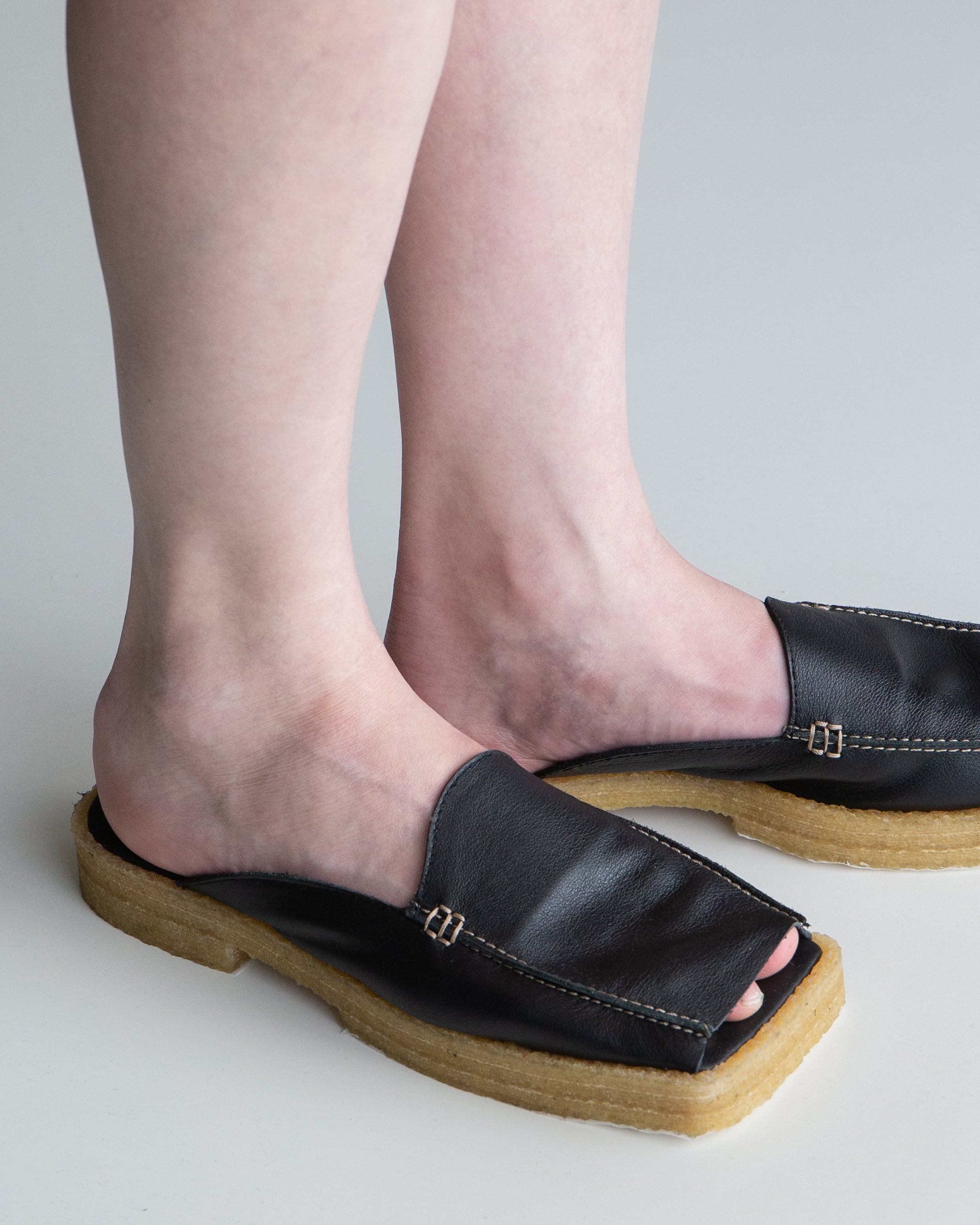 About Arianne ミュール About Arianne - Gianni / crepe sole platform mules | LUIK FINN