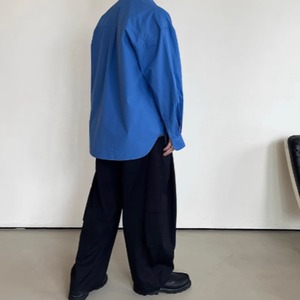 シンプルモダンブルーシャツ　0823