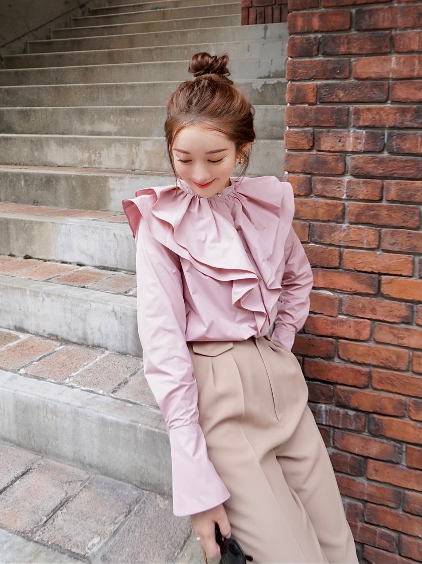 完売品★新品タグ付き フラワーペタルブラウスhyeon ヘヨン hyeonヘヨンフラワーペタルブラウス