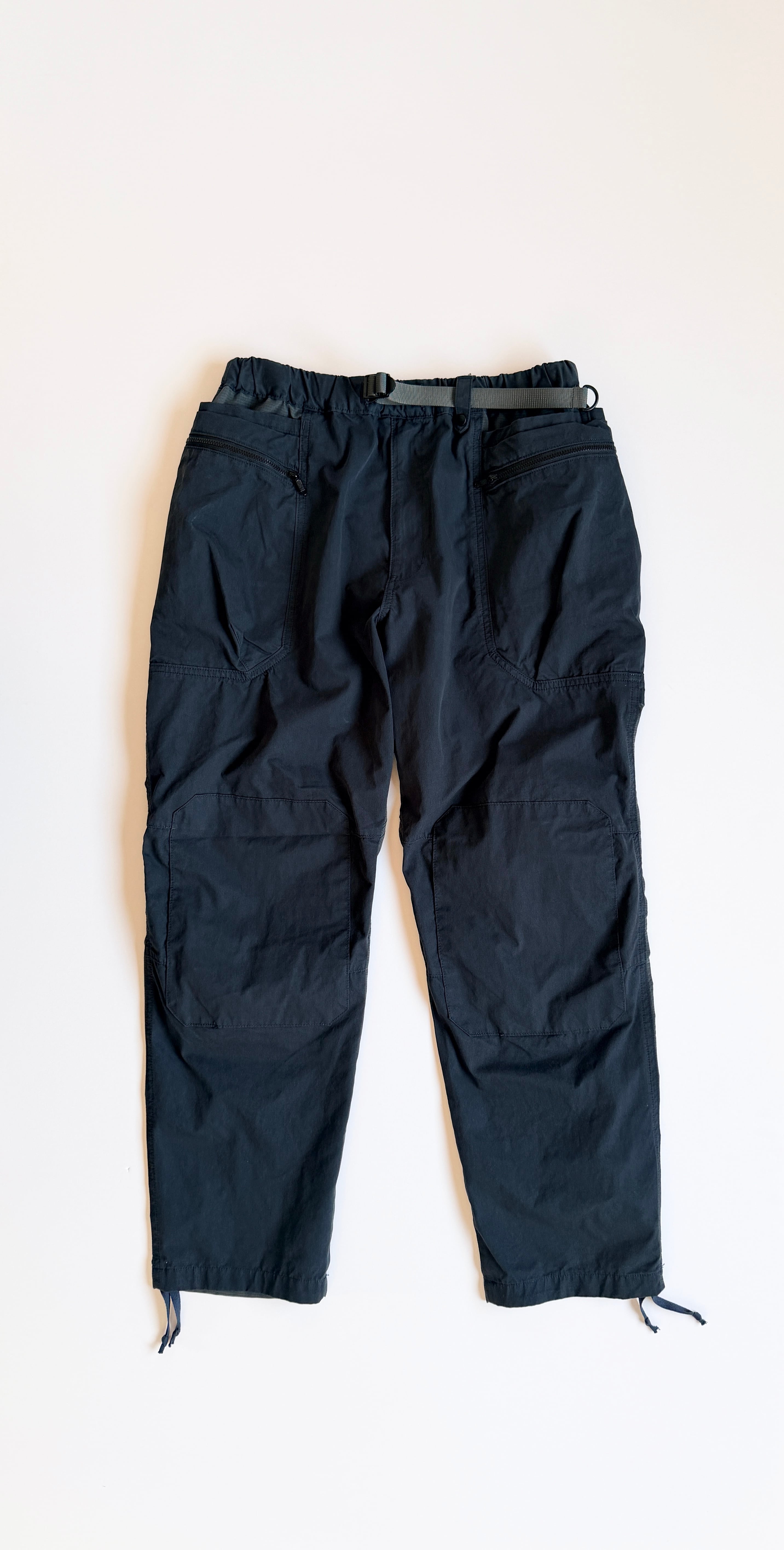 TROVE x 岡部文彦 8 POCKET CARGO PANTS EASY 刈 TROVE x 岡部文彦 BIG POCKET CARGO PANTS CHARCOAL | ニューオダ理容室