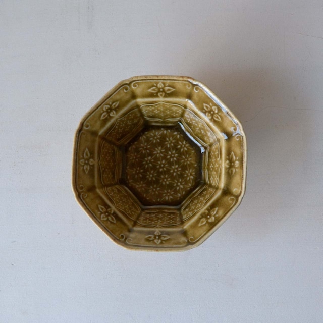 石田裕哉  灰釉陽刻八角小鉢（26-007）