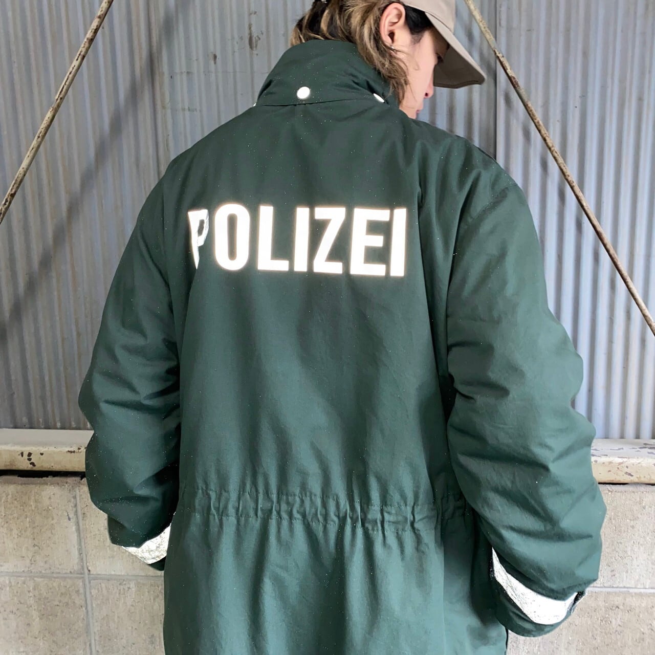 01年納品 POLIZEI ドイツ警察 フリースライナー リフレクタージャケット パーカー メンズXL相当 古着 00s ヴィンテージ ビンテージ  フード収納型 グリーン 緑色 【ミリタリージャケット】【WS2202-15】【2203AL15】 | cave 古着屋【公式】古着通販サイト