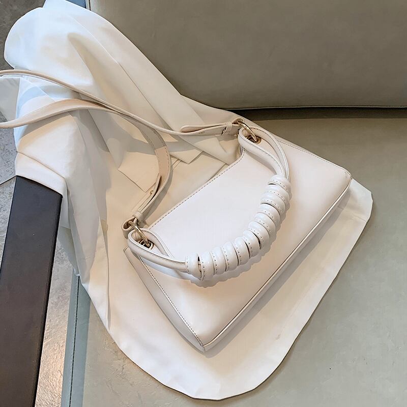 ニッチなデザインバッグ女性2020年夏の新しい流行のファッションワイルドインシングルショルダーメッセンジャーバッグネットレッドハンドバッグ 手作りハンドバック18417077158