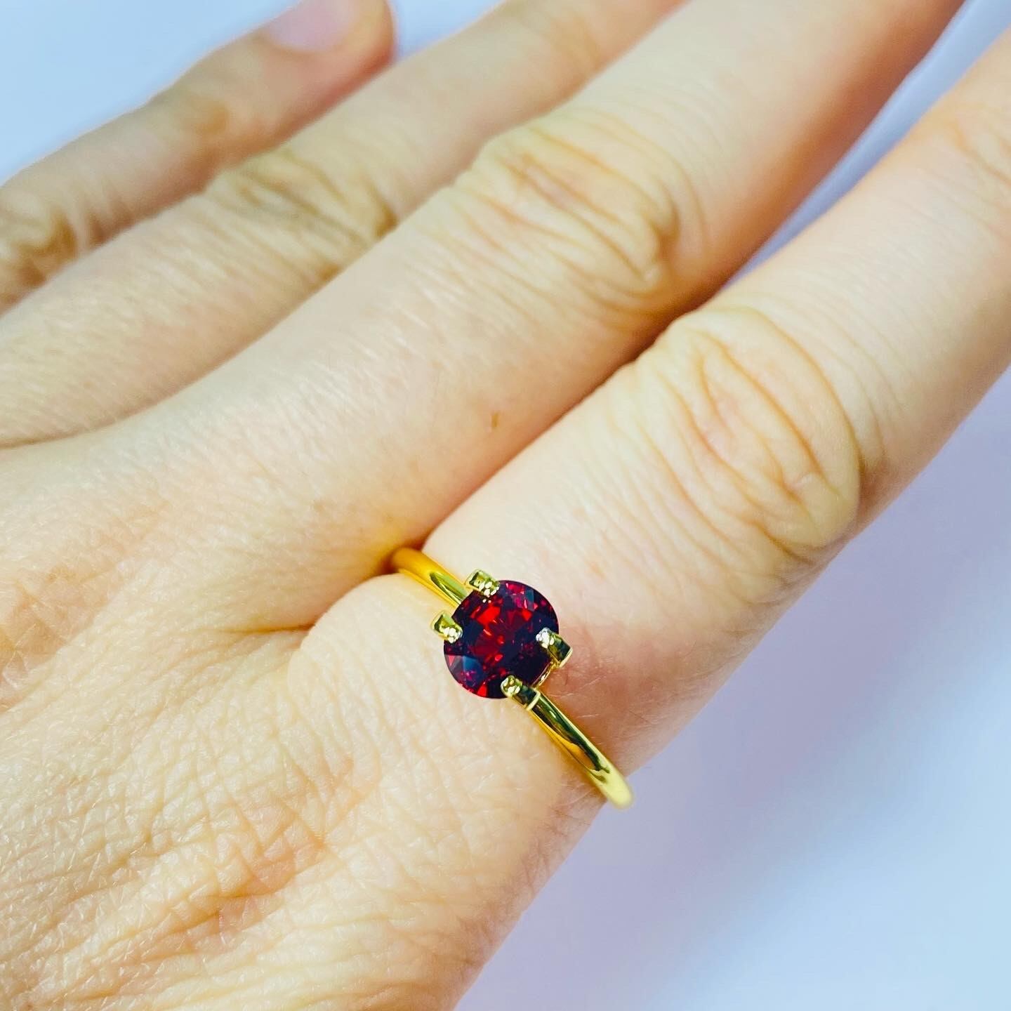 情熱の真っ赤なスピネル