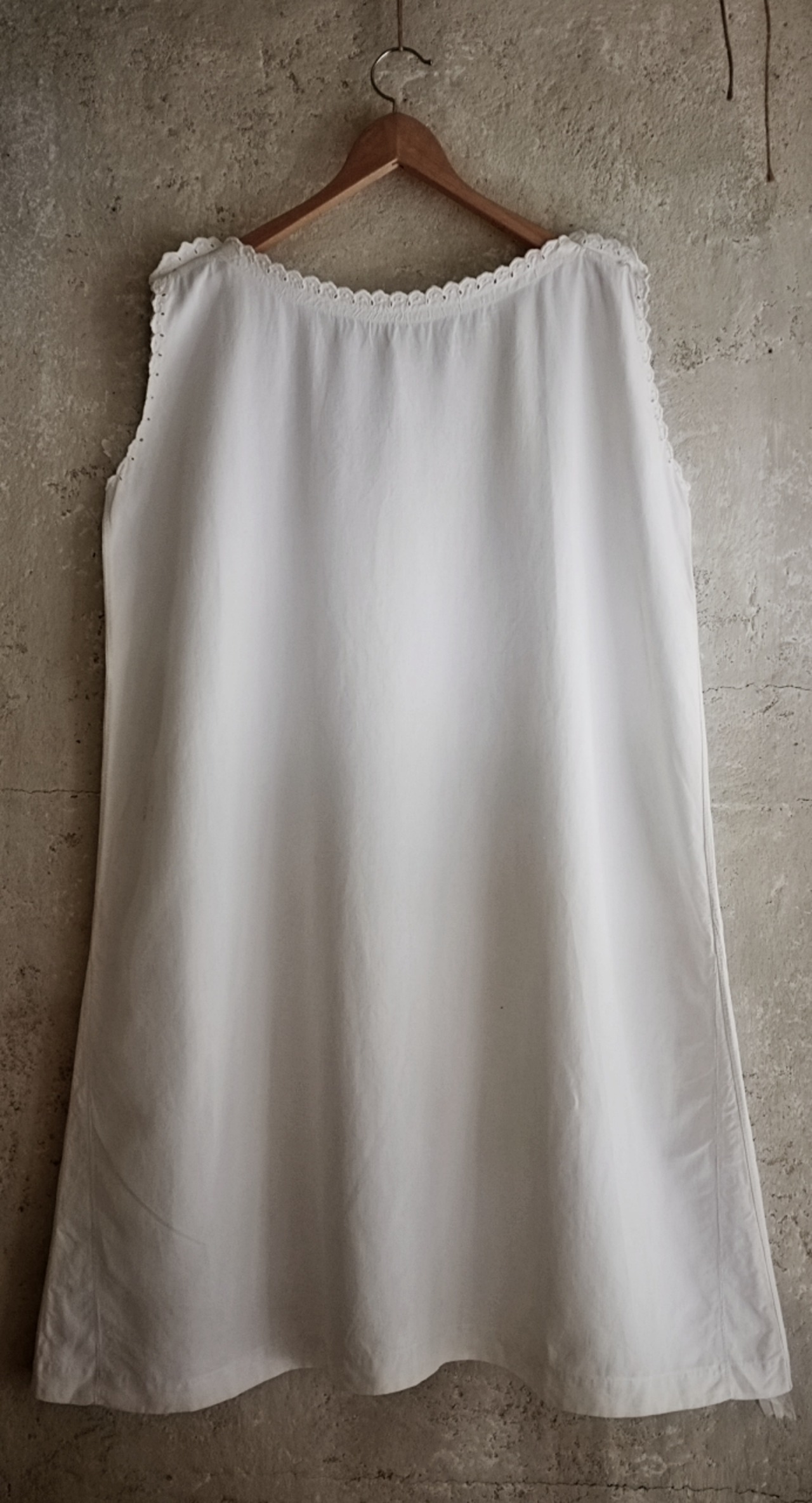 フランス 1900s リネン 植物的心臓と植物的弓矢とクピド的ワンピース  アンティーク