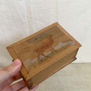 鹿模様の木箱