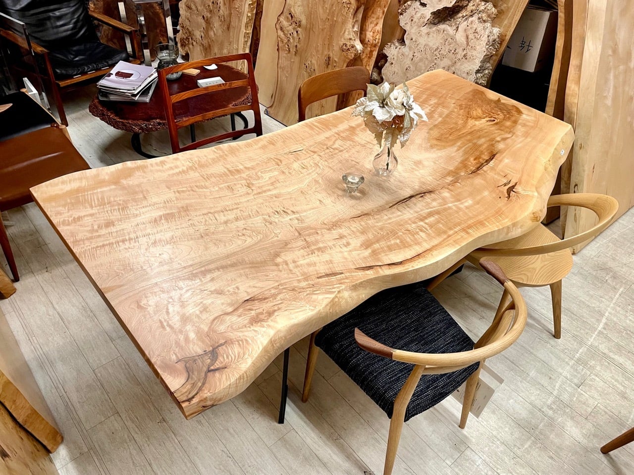 栃（トチ）_2050×760-950-1010×50_横浜元町店_テーブル天板/一枚板