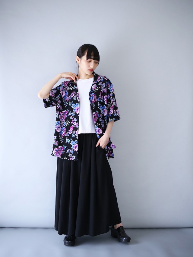 "花柄" black base beautiful cold color flower pattern box silhouette open collar h/s shirt