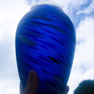 青い雷雨の花瓶