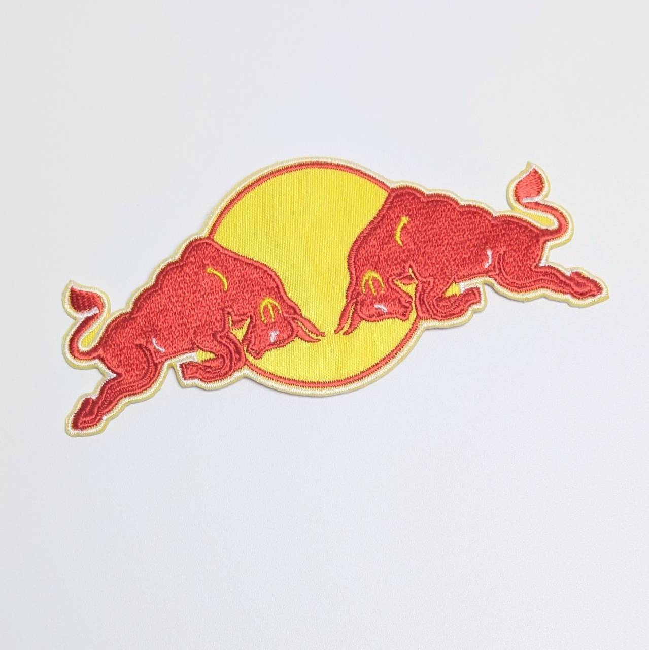 送料無料! ★刺繍アイロンワッペン★【 Red Bull ( レッドブル ) 】 〚アメリカン雑貨 アメトイ〛