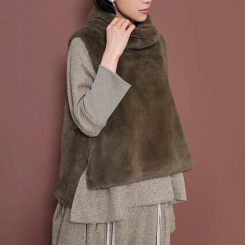 【 CYAN TOKYO 】バックオーバーハイネックファーベスト