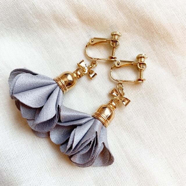 2色のフラワータッセルイヤリング | Botanica.