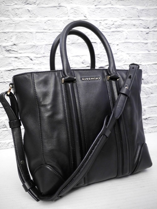 レア美品★GIVENCHY ジバンシィ LUCREZIA SMALL ルクレツィア ハンドショルダー2way クロスボディ レザー バッグ 黒★ 即完売の2wayモデル♪