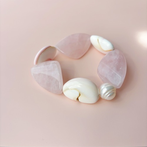 春のエレガンスを身につけてー桜色大ぶりパワーストーンブレスレット＜希少コンクシェル×ローズクォーツ×淡水パール＞