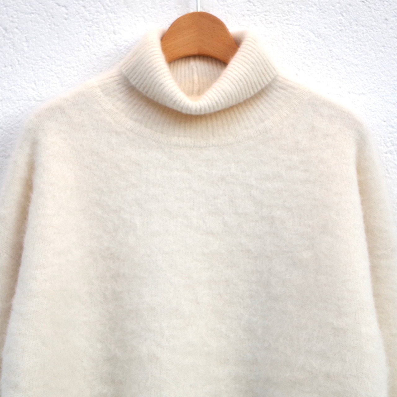 one f Fox Cashmere Turtle "OFF WHITE"