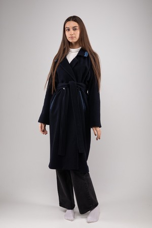 ウクライナ産プレミアムウール100%ロングコート（蒼）平行縫い　シルク手刺繍