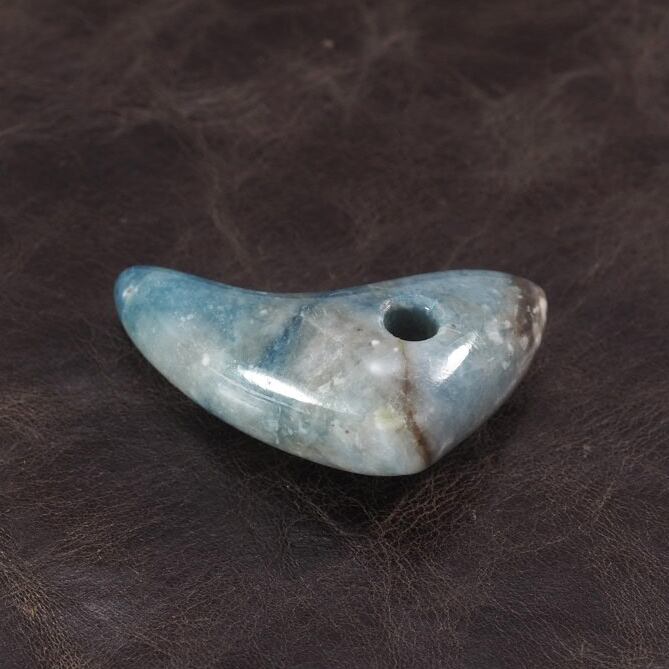 糸魚川翡翠 コン沢 青翡翠 いるか勾玉 19.4g Itoigawa Blue Jadeite