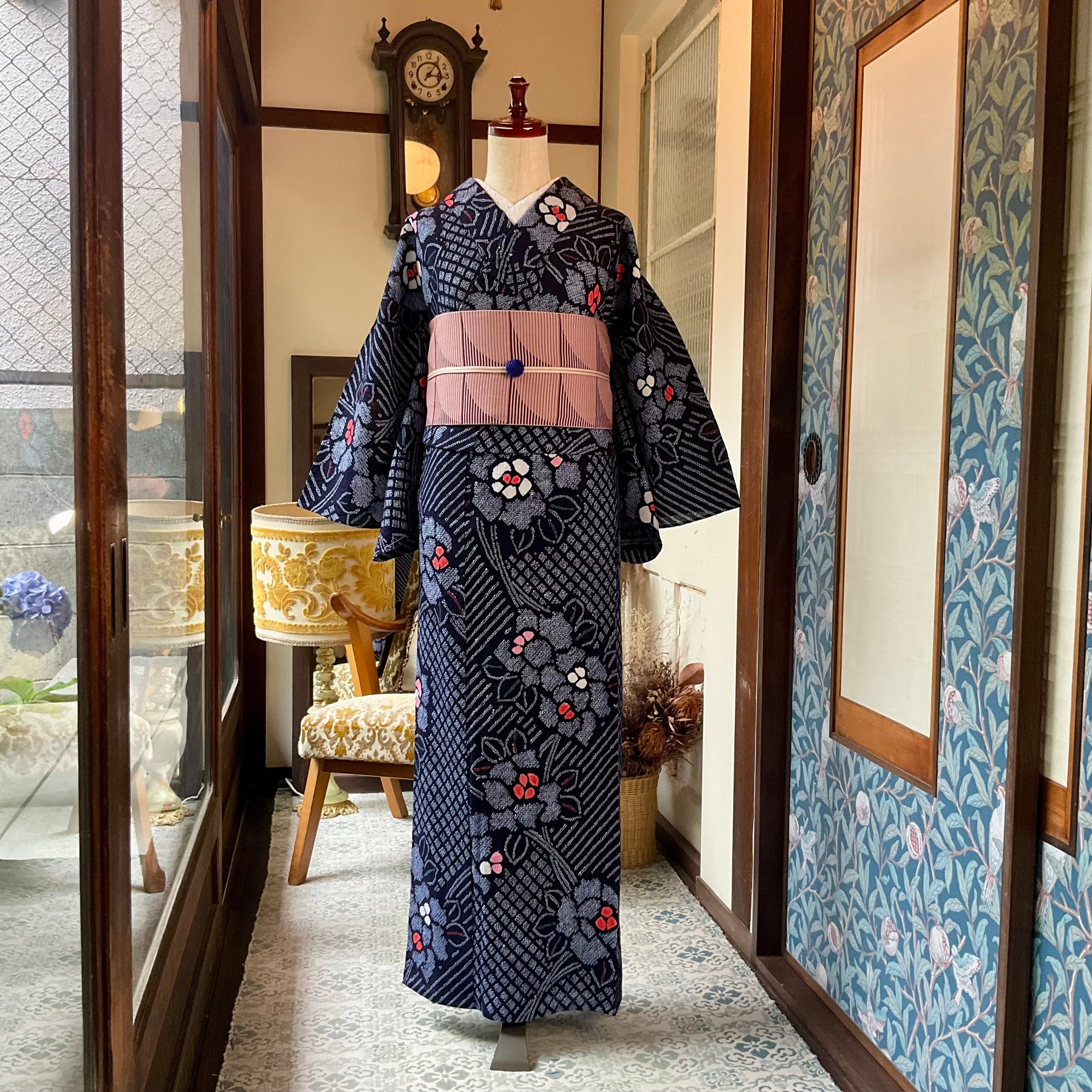 【有松鳴海総絞り】極美品　珍色　薔薇柄 宵の花灯り＊総絞り バラ 花 フラワー 濃紺 紺 ネイビー レッド