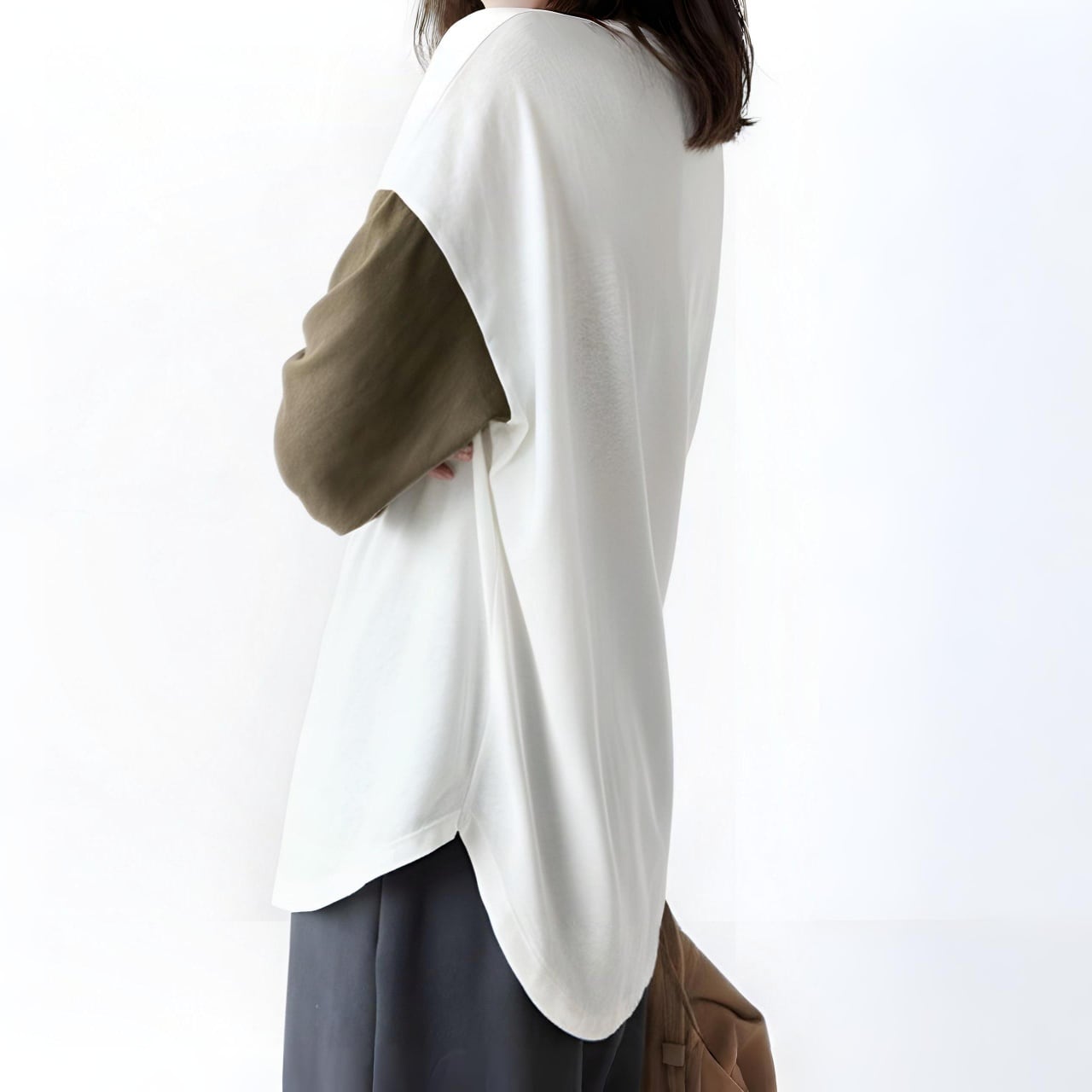 カラーブロックスリーブラウンドヘムTシャツ A02052