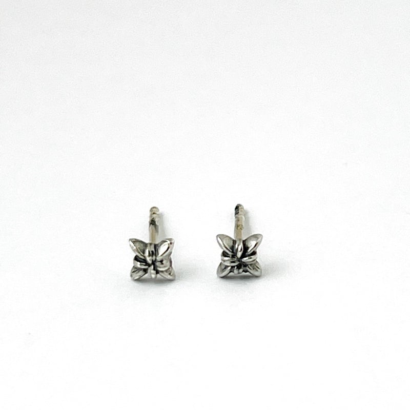 オキシダイズ クロス ノット スタッド ピアス