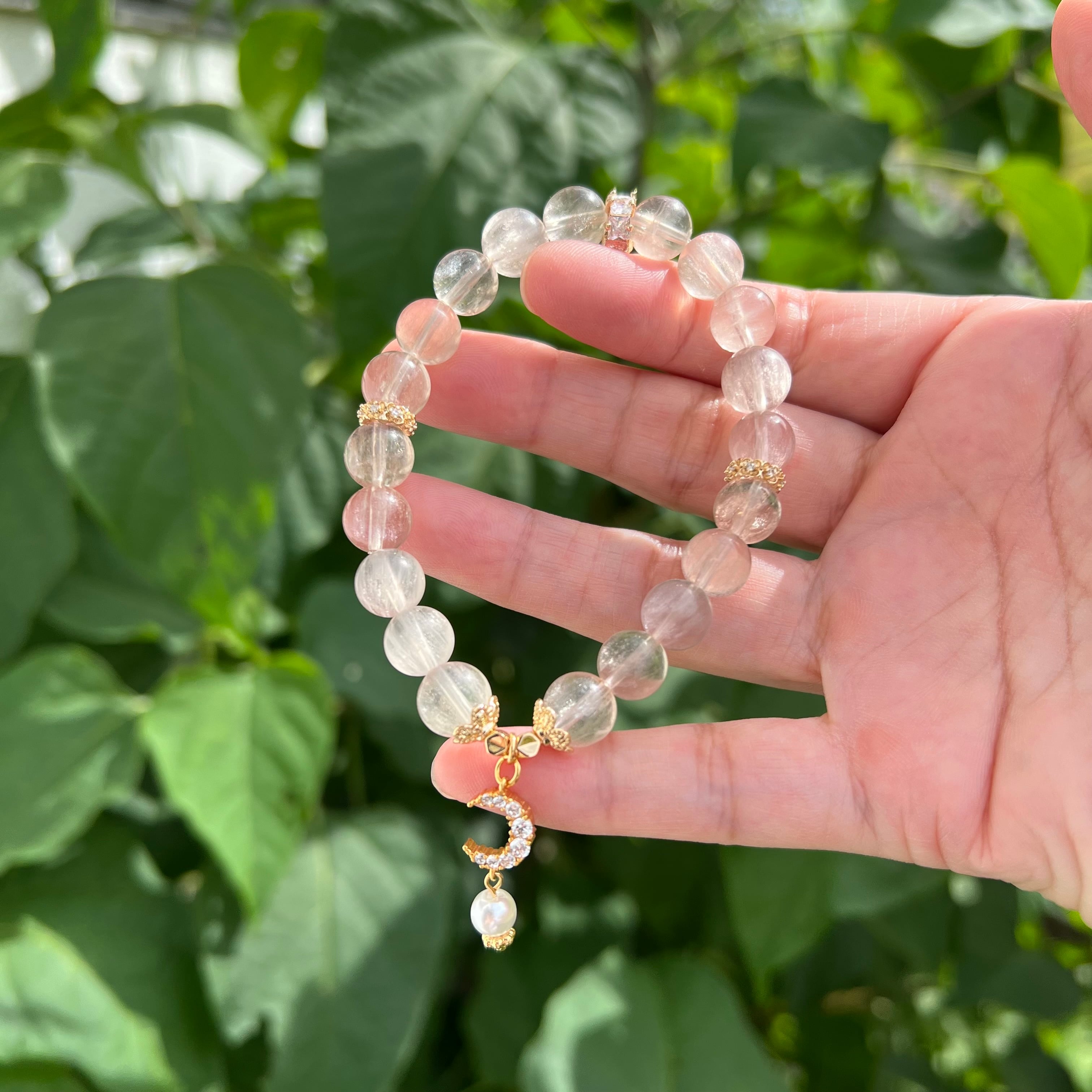 三日月と幻想的なニードルインフローライト 天然石ブレスレット