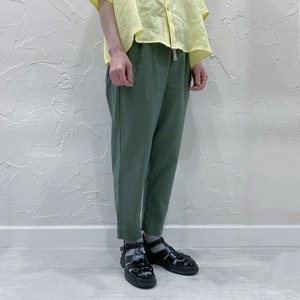 vm スリムテーパードパンツ