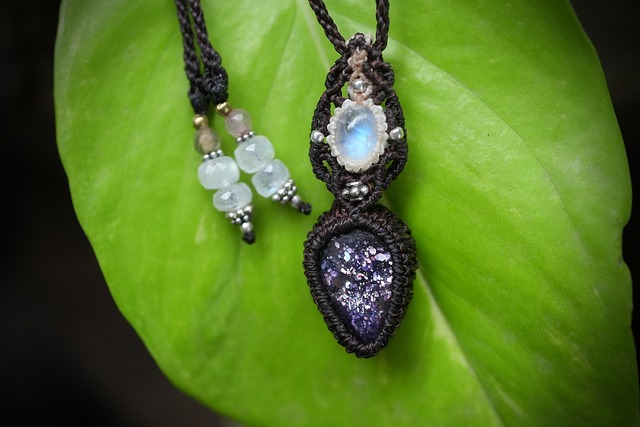 パワフルレッセンス★ムーンストーン iolite sunstone　マクラメネックレス1911