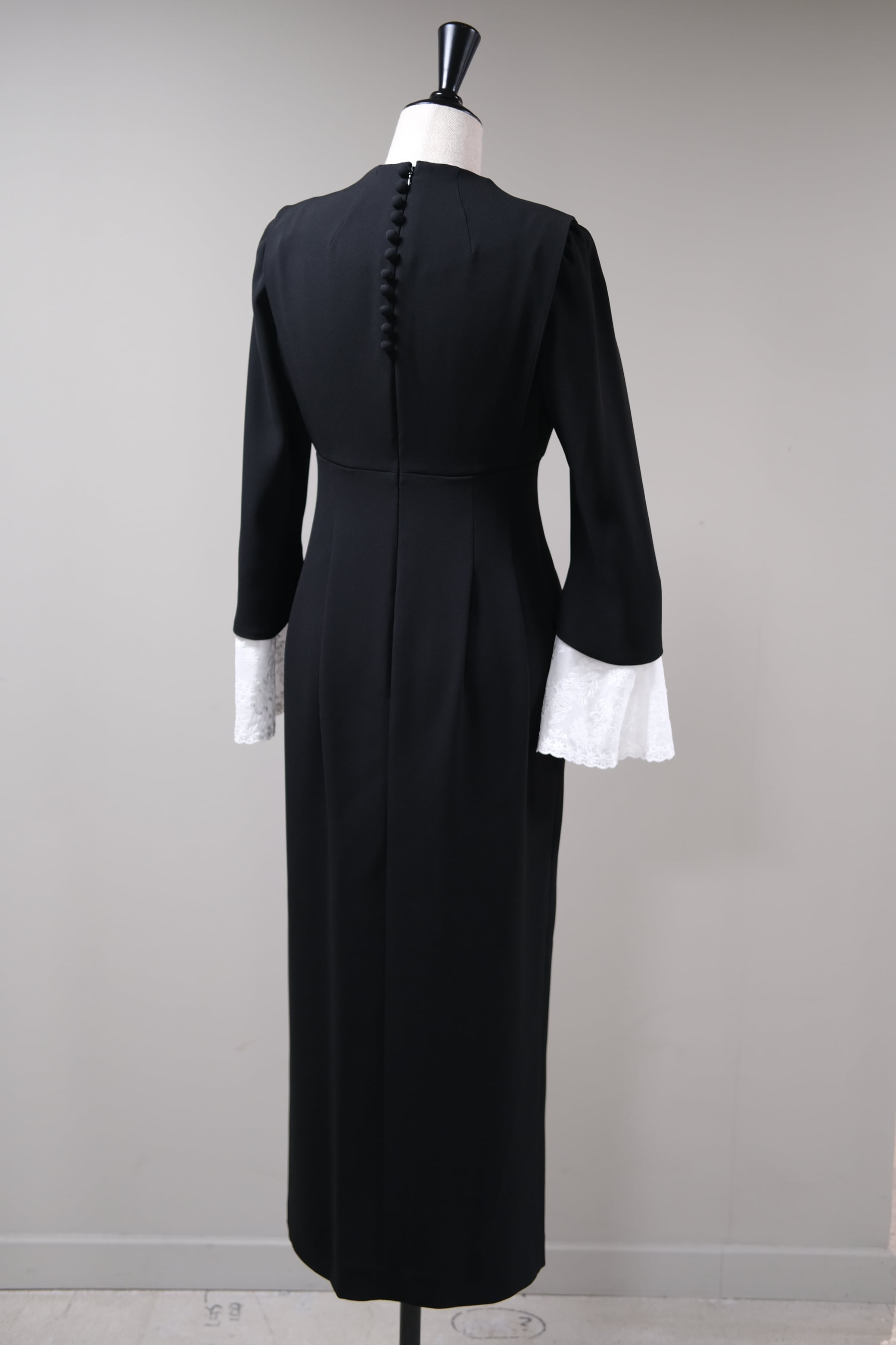 【Mame Kurogouchi】Crepe ette Embroidered Cuffs Dress 8036b70c8bbca05f9b64c42bac5651