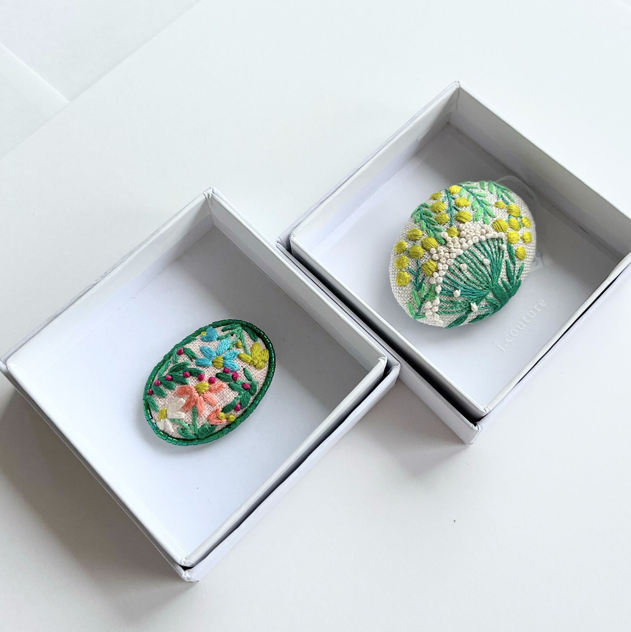 ビーズで飾った草花の小さな刺繍ブローチ【botanical】#252 | j.couture