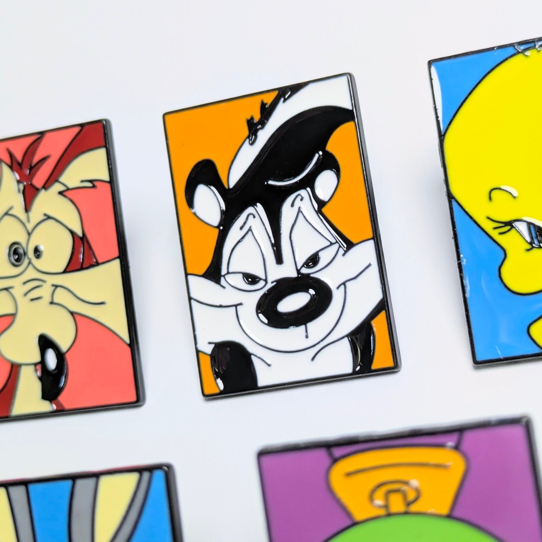 送料無料！ ★ピンズ PINS★ピンバッジ 【 Looney Tunes（ ルーニーテューンズ ) ）】 9P SET / ピンズセット 〚アメリカン雑貨 アメトイ〛